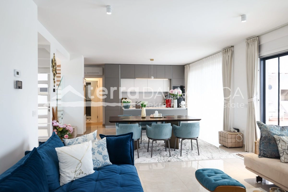 Haus Privlaka mit beheiztem Pool und angelegtem Garten