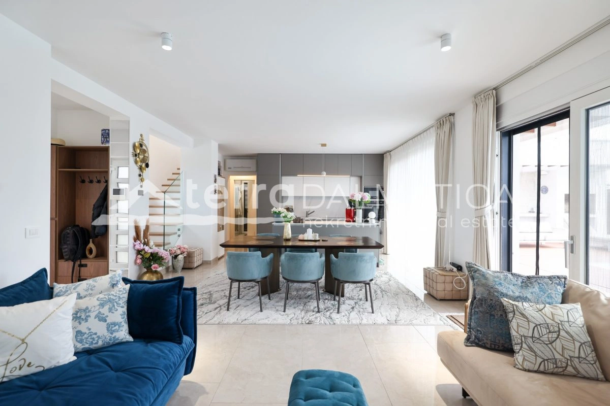 Haus Privlaka mit beheiztem Pool und angelegtem Garten