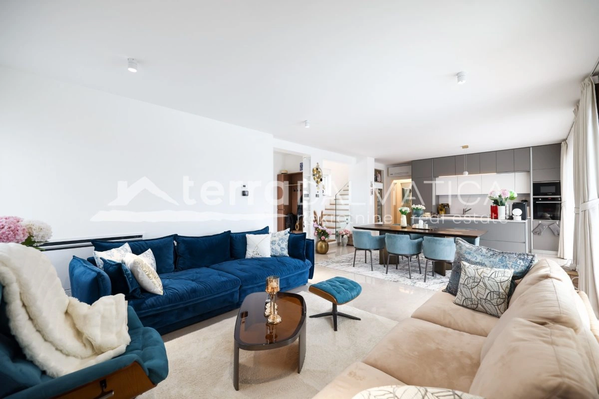 Haus Privlaka mit beheiztem Pool und angelegtem Garten