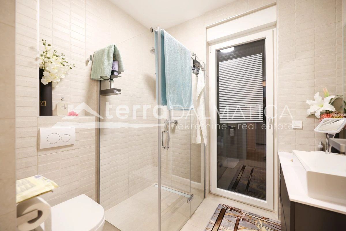 Haus Privlaka mit beheiztem Pool und angelegtem Garten