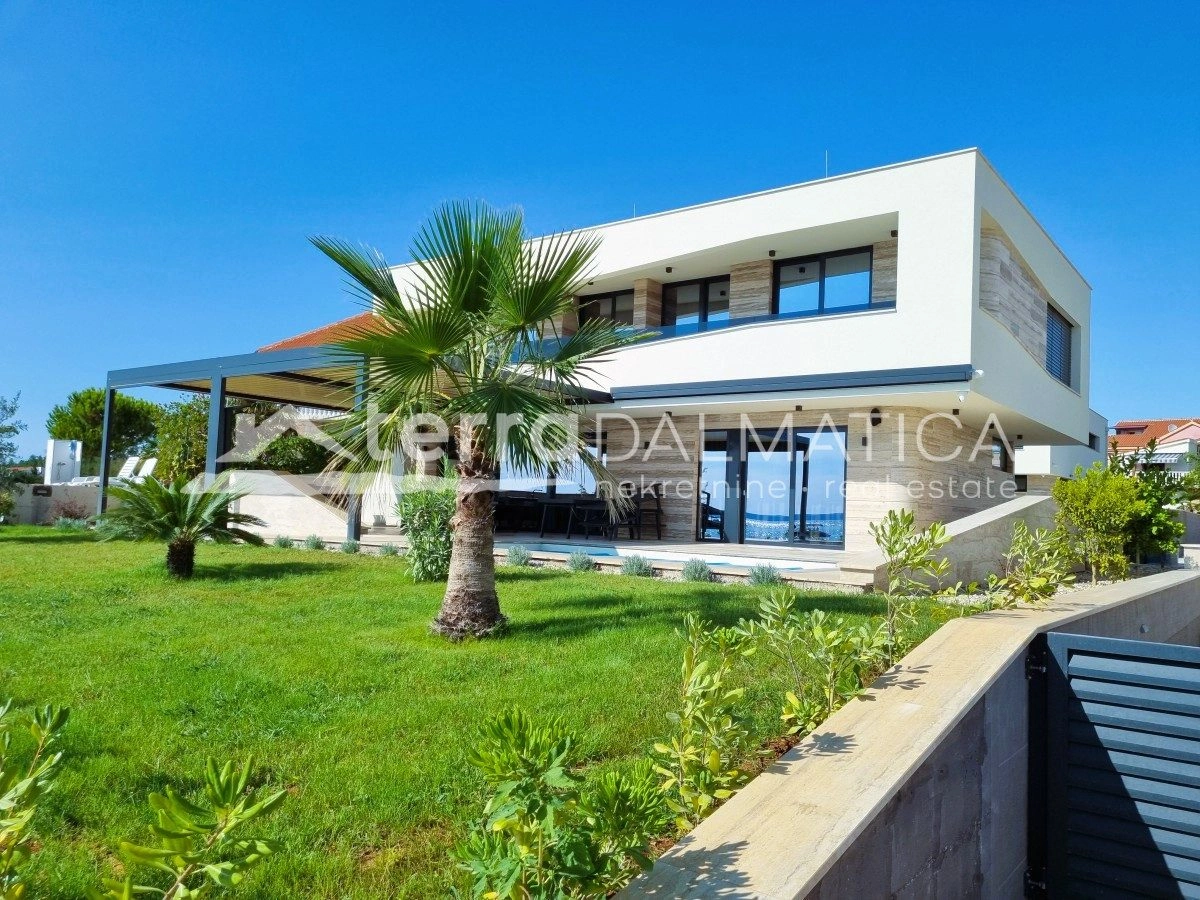 Privlaka – Villa in erster Reihe zum Meer mit Pool und Meerblick