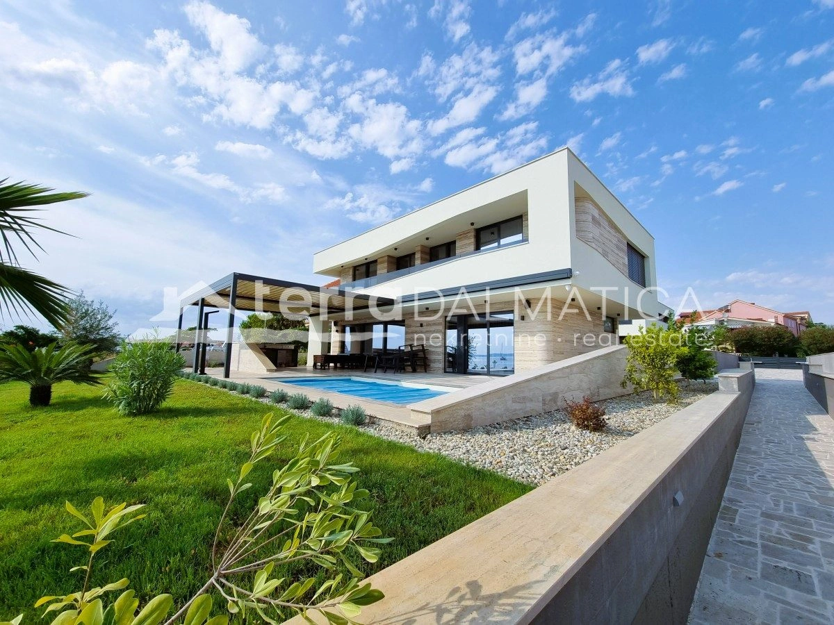 Privlaka – Villa in erster Reihe zum Meer mit Pool und Meerblick