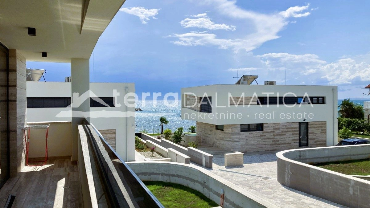 Privlaka – Villa in erster Reihe zum Meer mit Pool und Meerblick