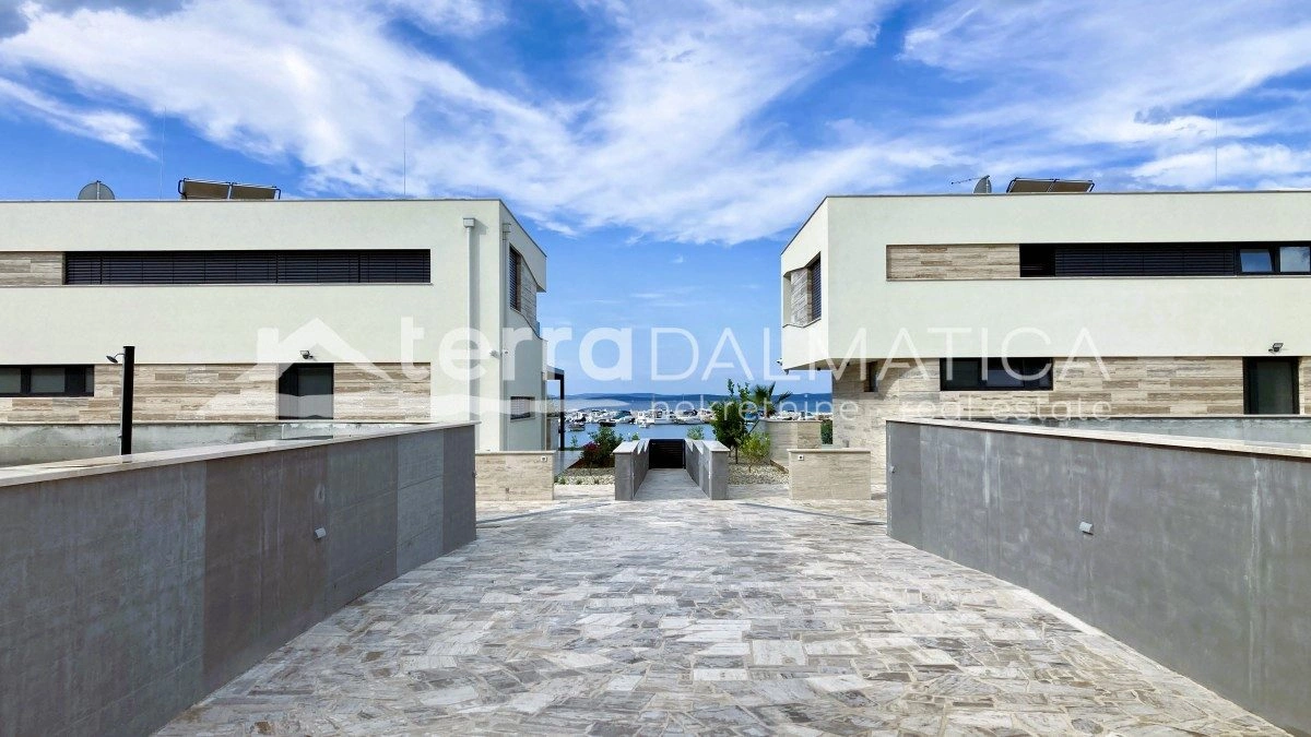 Privlaka – Villa in erster Reihe zum Meer mit Pool und Meerblick