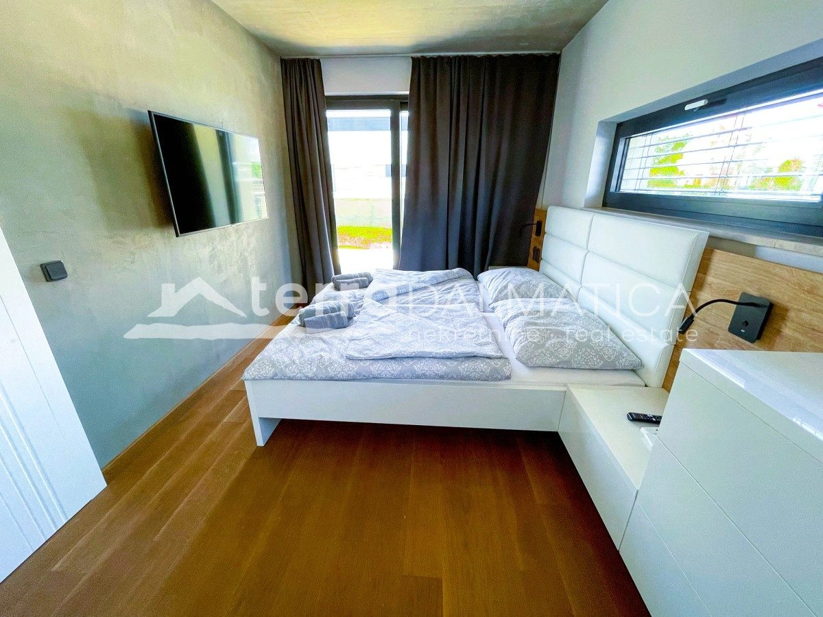 Privlaka – Villa in erster Reihe zum Meer mit Pool und Meerblick