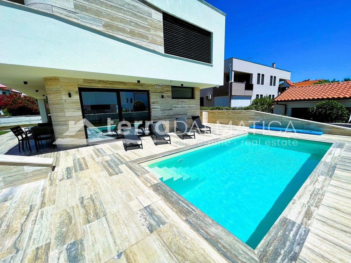 Privlaka – Villa in erster Reihe zum Meer mit Pool und Meerblick