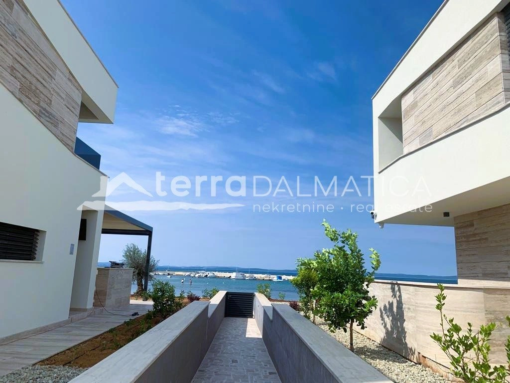 Privlaka – Villa in erster Reihe zum Meer mit Pool und Meerblick