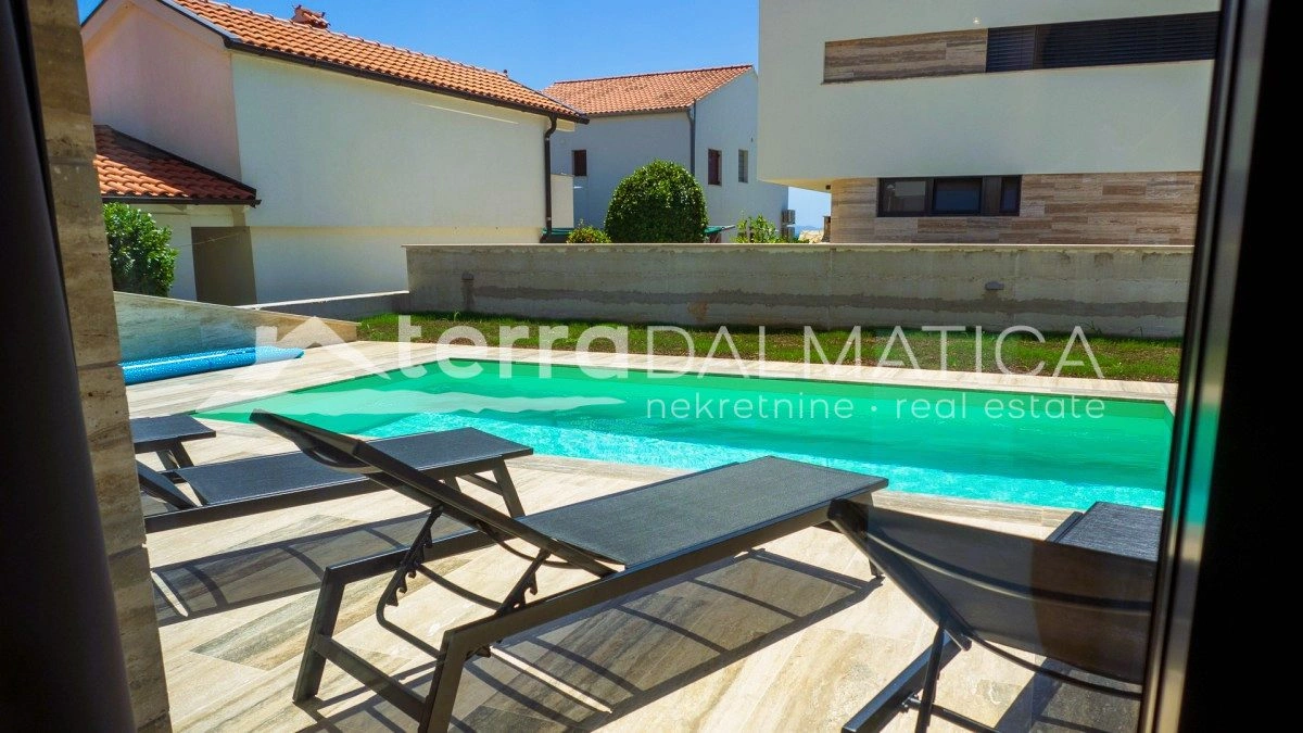 Privlaka – Villa in erster Reihe zum Meer mit Pool und Meerblick