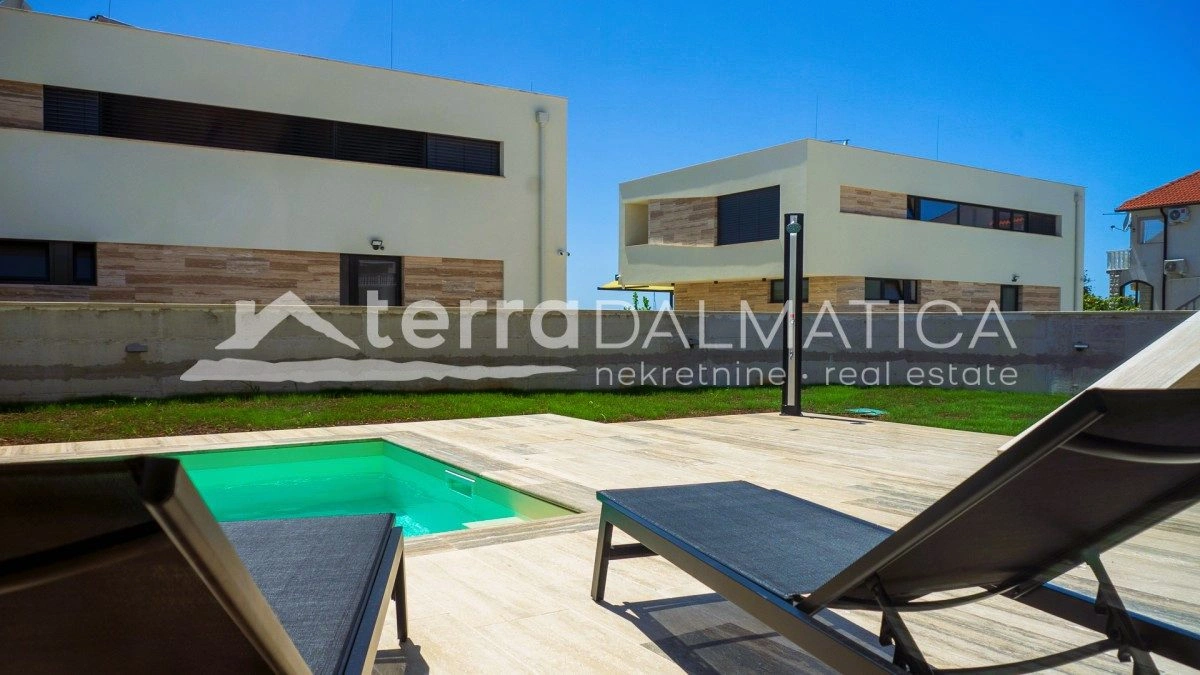 Privlaka – Villa in erster Reihe zum Meer mit Pool und Meerblick