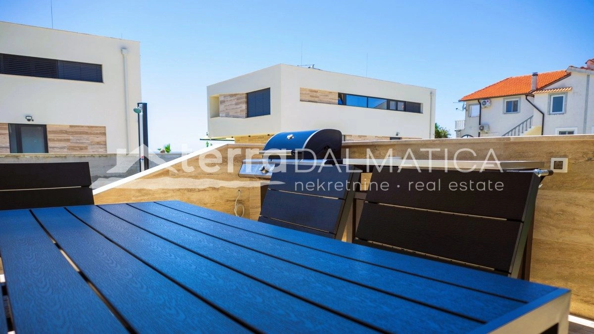 Privlaka – Villa in erster Reihe zum Meer mit Pool und Meerblick