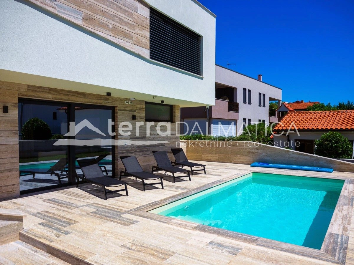 Privlaka – Villa in erster Reihe zum Meer mit Pool und Meerblick