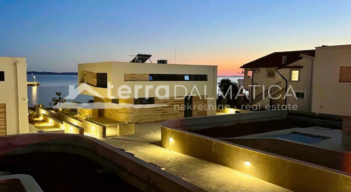 Privlaka – Villa in erster Reihe zum Meer mit Pool und Meerblick