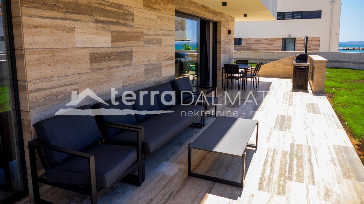 Privlaka – Villa in erster Reihe zum Meer mit Pool und Meerblick