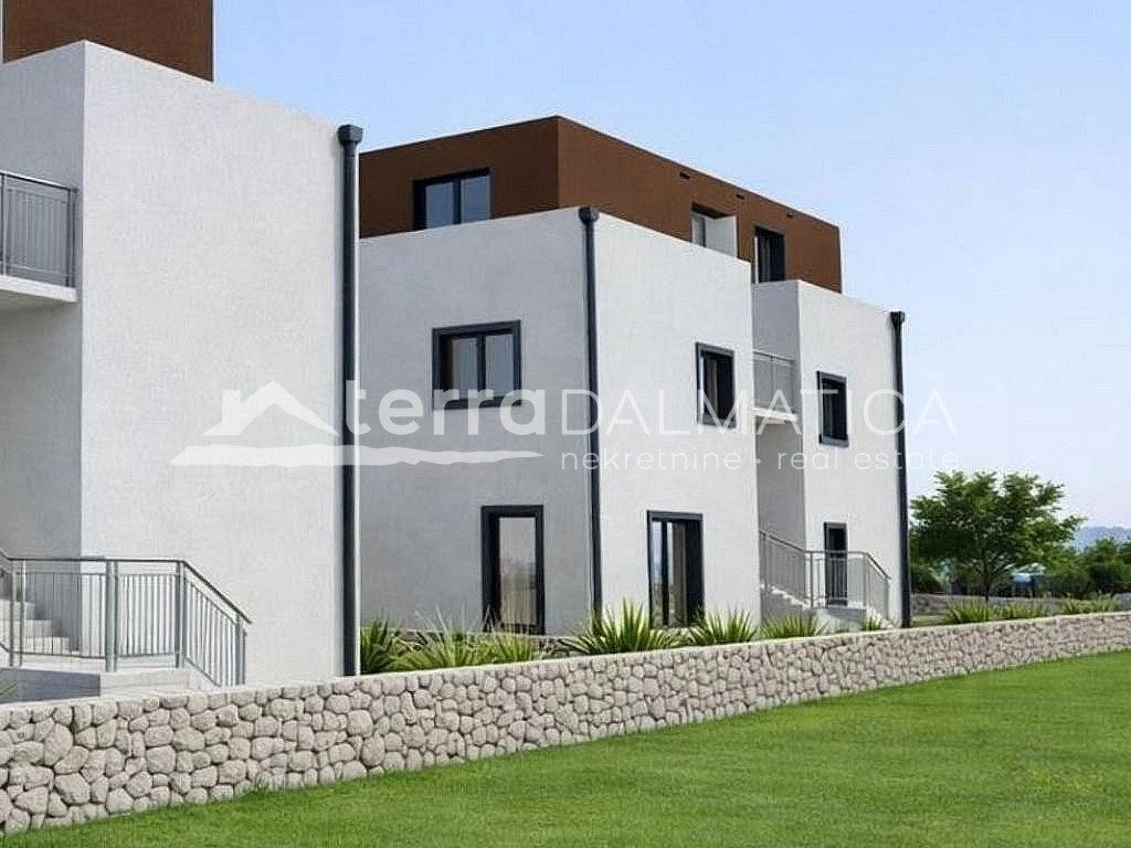 Wohnung in Brodarica mit Terrasse und Garage S2 West