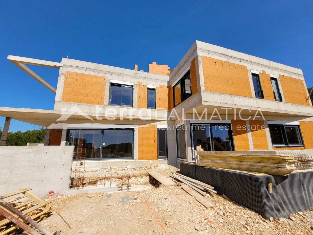 Villa in Primošten mit Wellnessbereich und beheiztem Pool