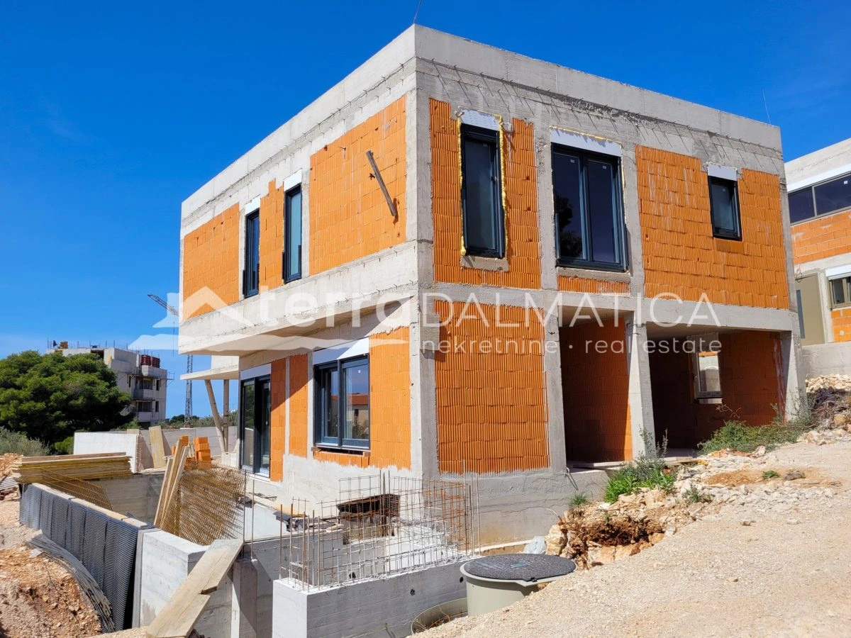 Villa in Primošten mit Wellnessbereich und beheiztem Pool