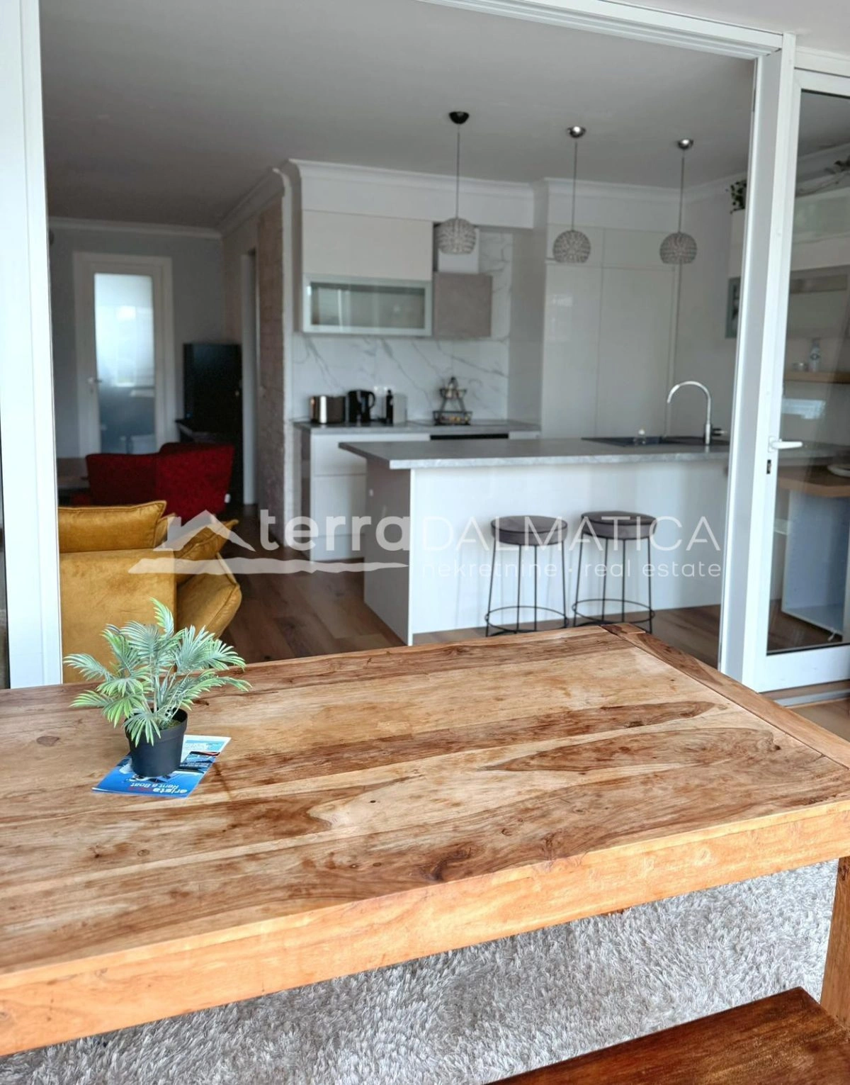 Drei-Zimmer-Apartment in Zadar mit Meerblick