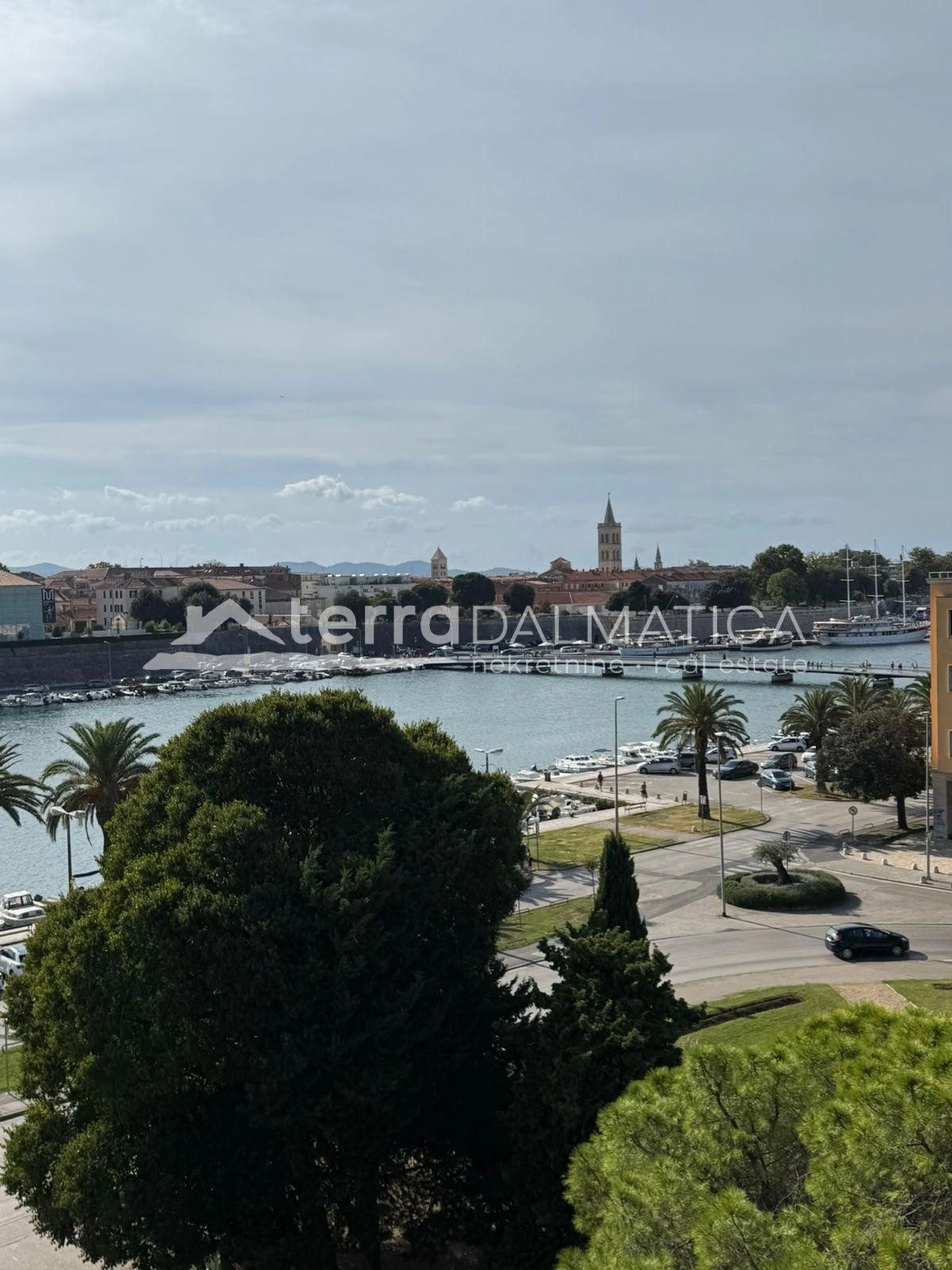 Drei-Zimmer-Apartment in Zadar mit Meerblick