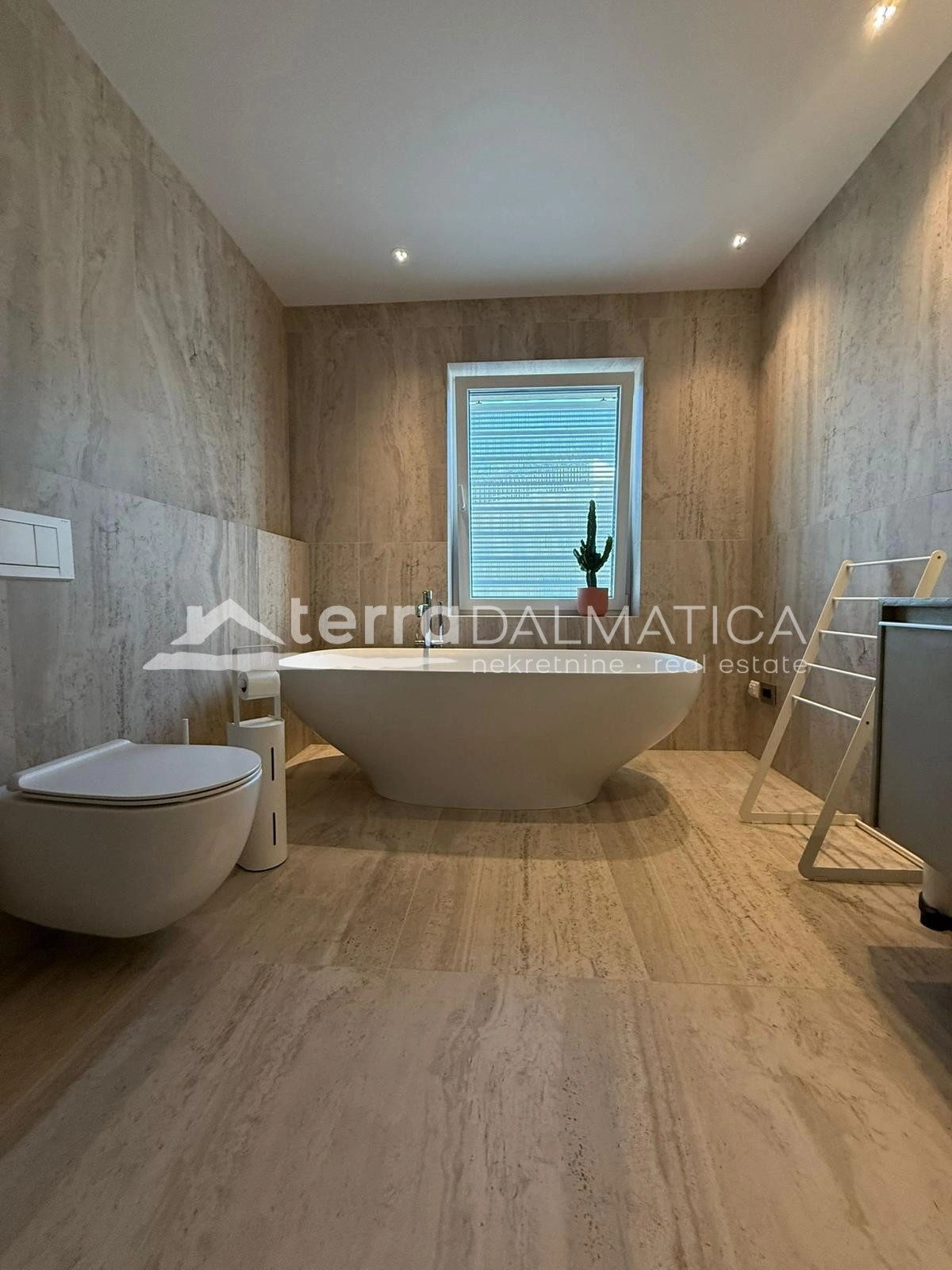 Drei-Zimmer-Apartment in Zadar mit Meerblick