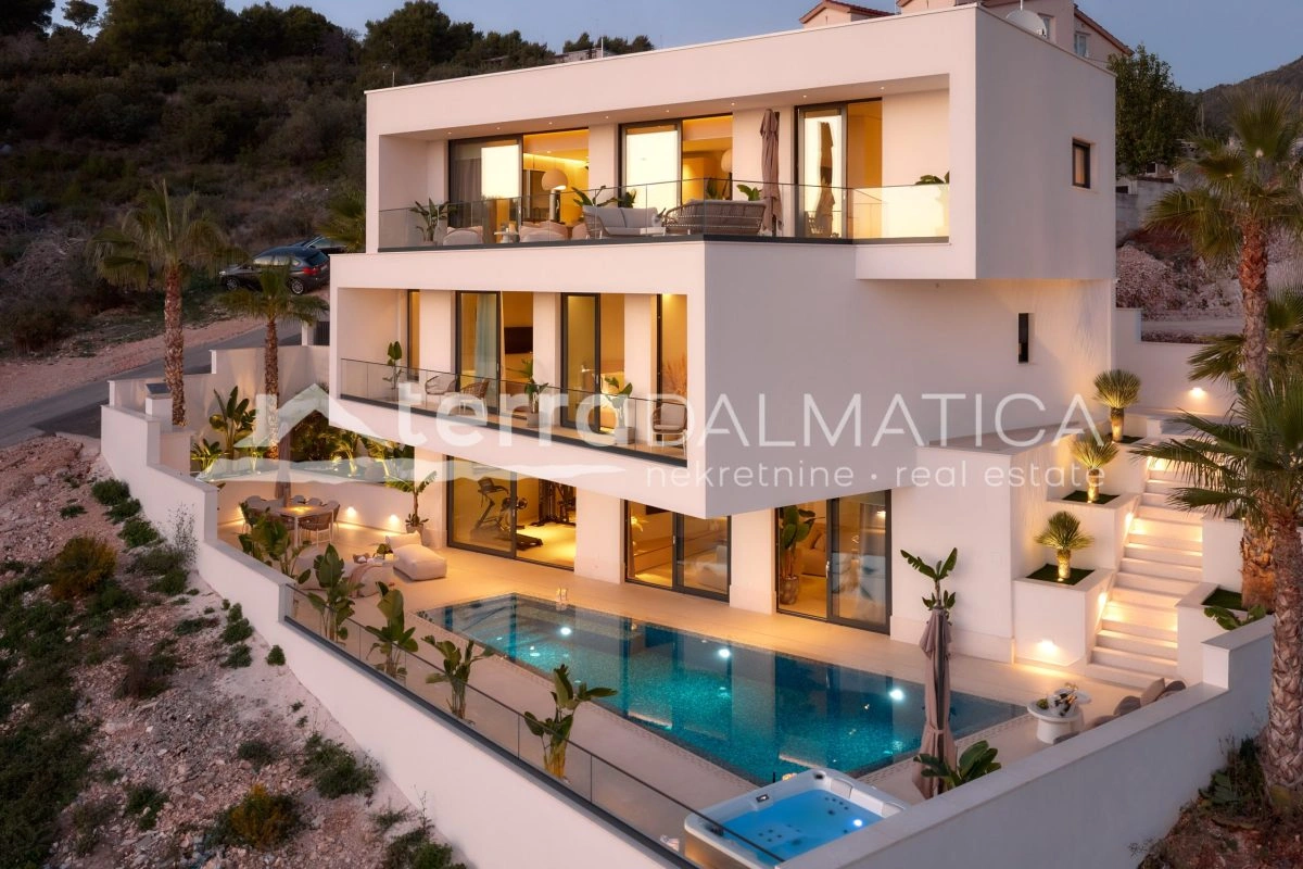 Kuća novogradnja na Čiovu s panoramskim pogledom na more