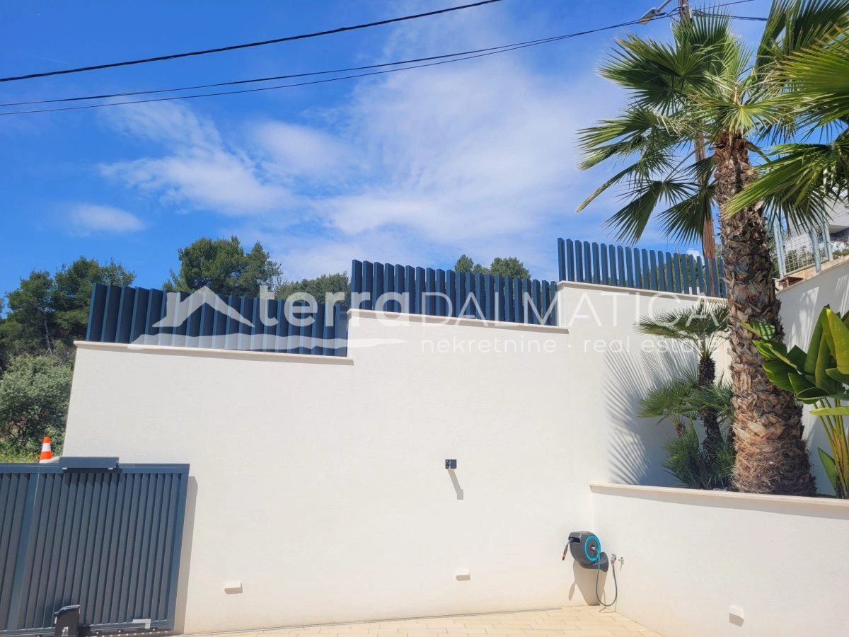 Kuća novogradnja na Čiovu s panoramskim pogledom na more