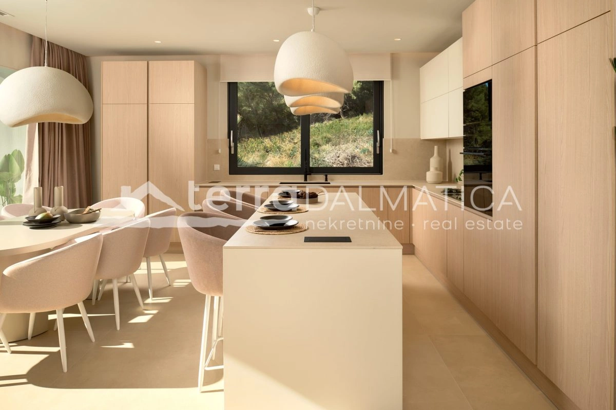 Kuća novogradnja na Čiovu s panoramskim pogledom na more