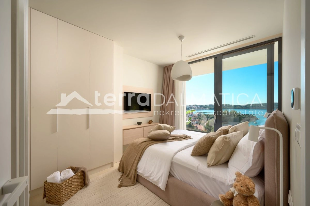 Kuća novogradnja na Čiovu s panoramskim pogledom na more