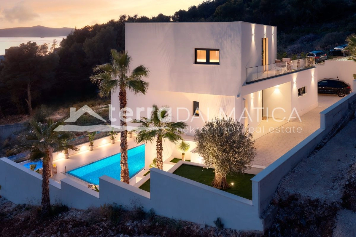 Kuća novogradnja na Čiovu s panoramskim pogledom na more