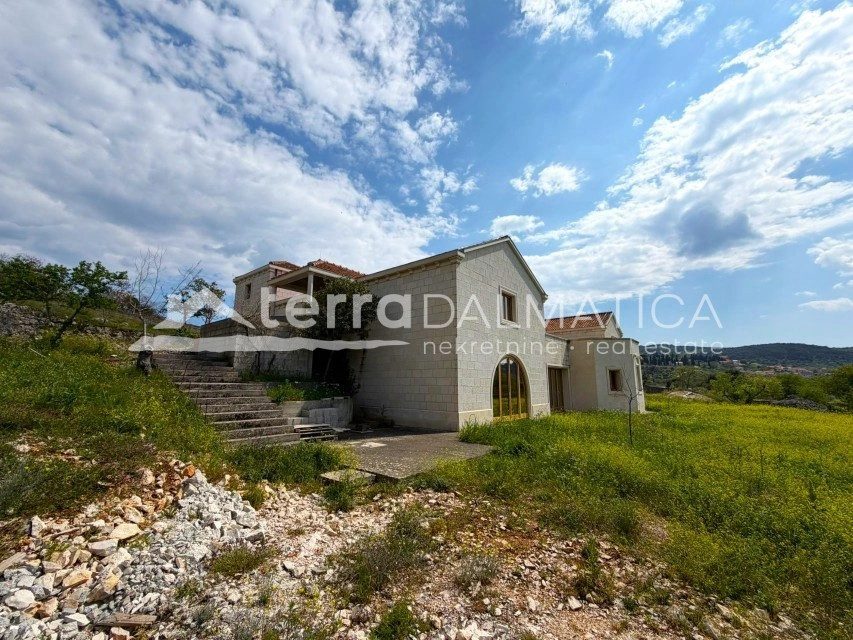 Haus, Brač – beeindruckendes 28.000 m² großes Anwesen mit 615 m² großem Villenprojekt