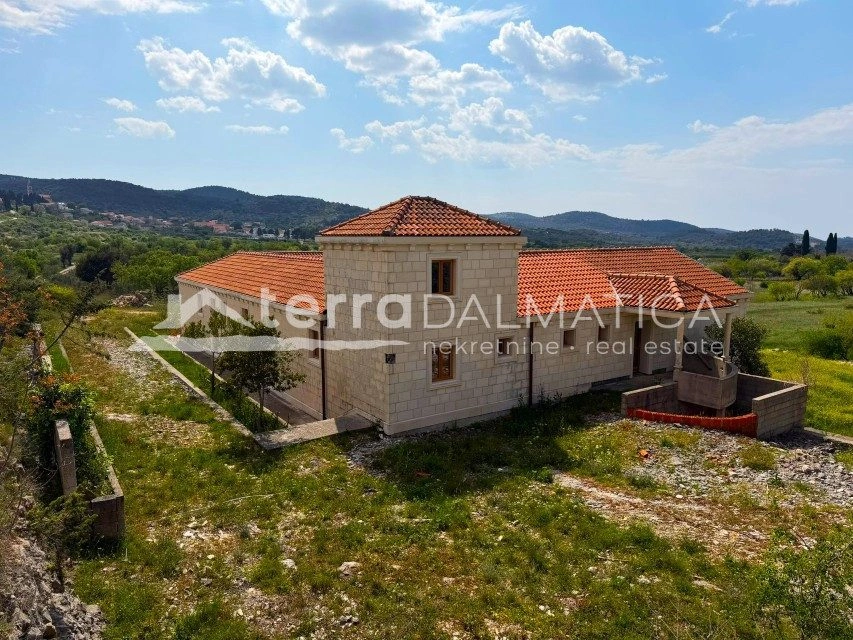 Haus, Brač – beeindruckendes 28.000 m² großes Anwesen mit 615 m² großem Villenprojekt