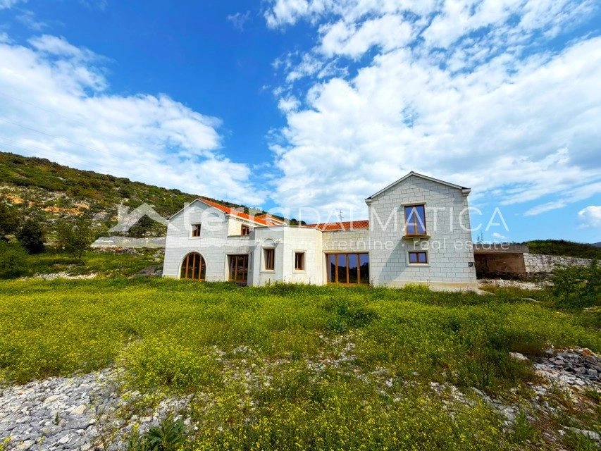 Haus, Brač – beeindruckendes 28.000 m² großes Anwesen mit 615 m² großem Villenprojekt