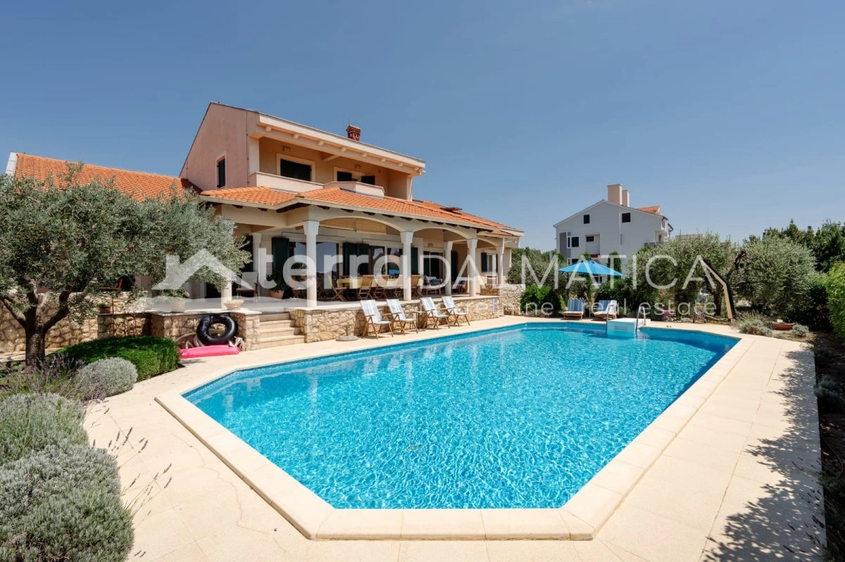 Luksuzna vila Kožino s bazenom i pogledom na more