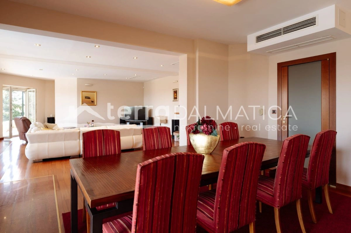 Luksuzna vila Kožino s bazenom i pogledom na more