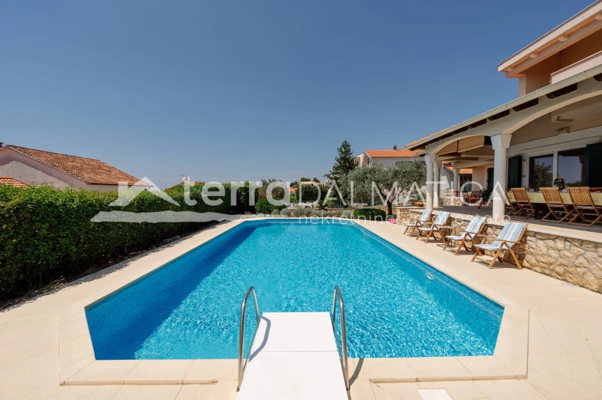 Luksuzna vila Kožino s bazenom i pogledom na more