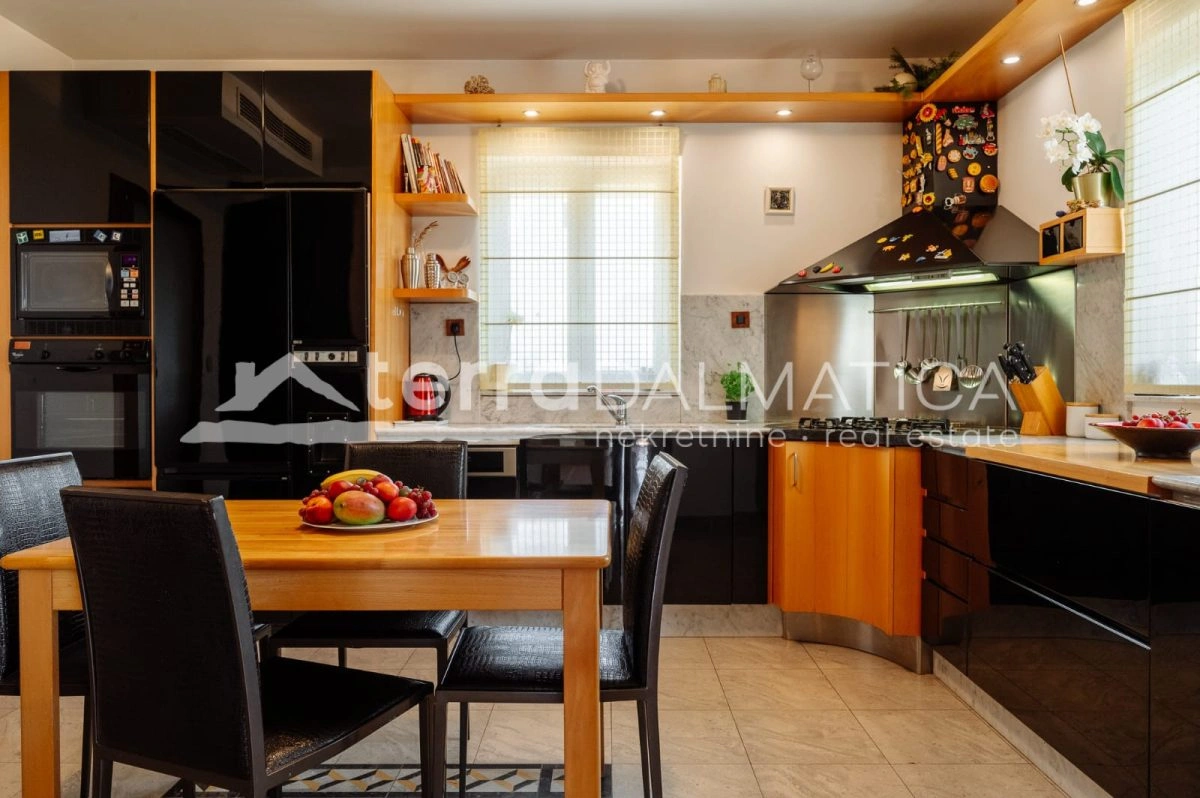 Luksuzna vila Kožino s bazenom i pogledom na more