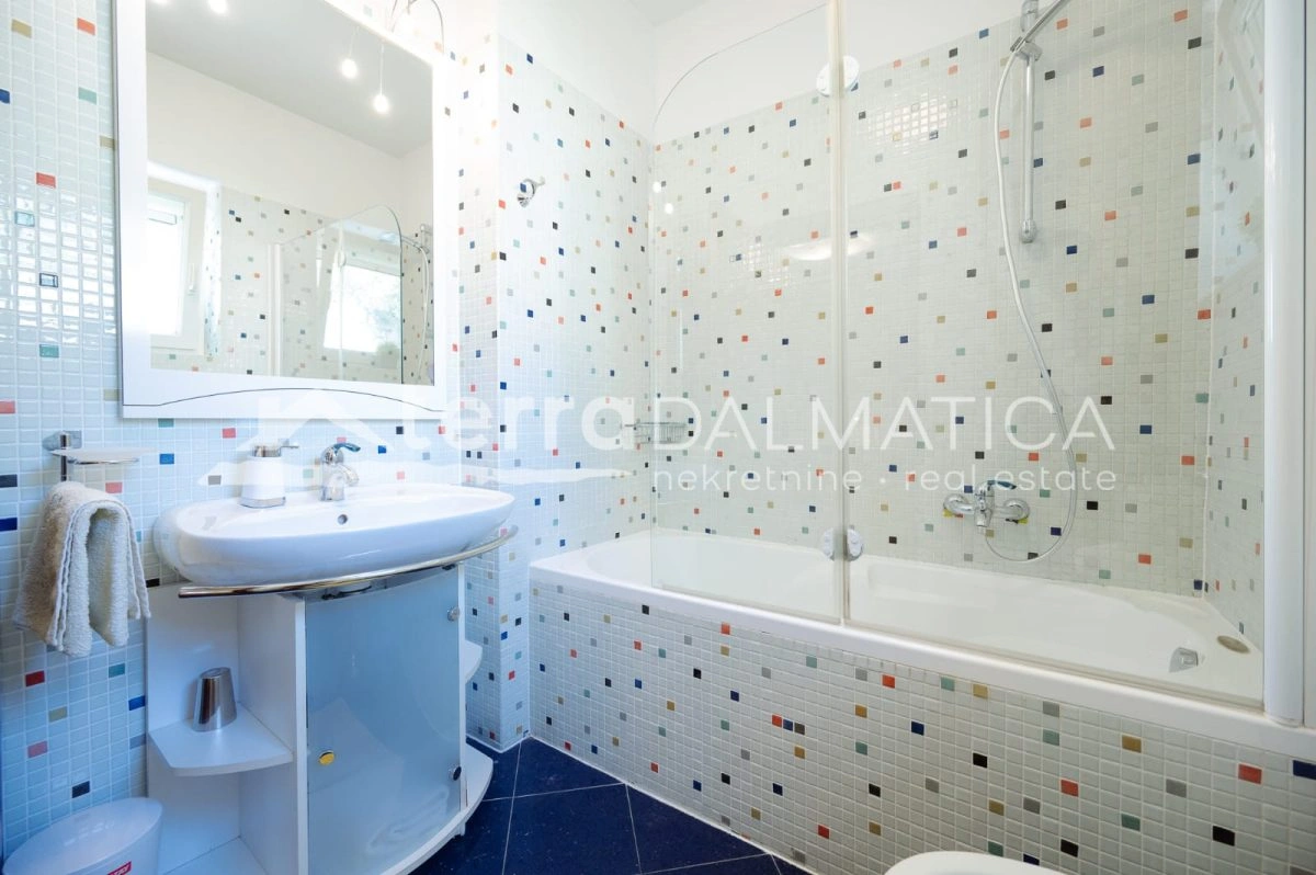 Luksuzna vila Kožino s bazenom i pogledom na more