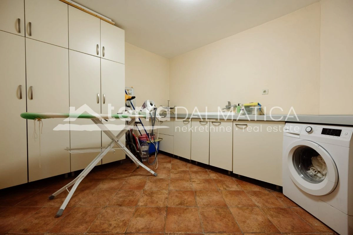 Luksuzna vila Kožino s bazenom i pogledom na more