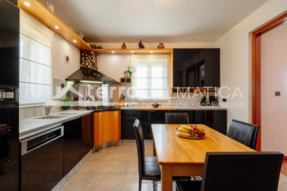 Luksuzna vila Kožino s bazenom i pogledom na more