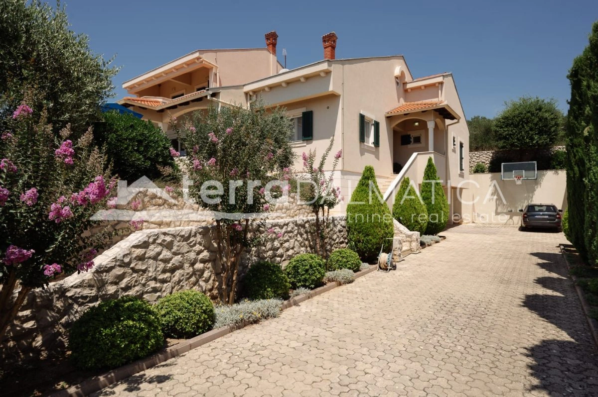 Luksuzna vila Kožino s bazenom i pogledom na more