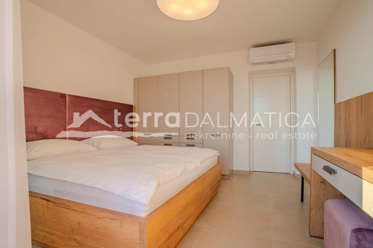 Stan Zadar Branimirova obala s pogledom na more