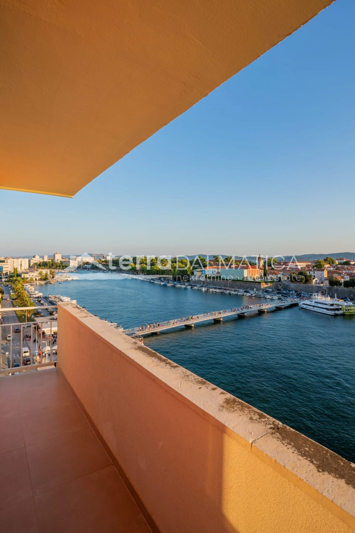 Stan Zadar Branimirova obala s pogledom na more