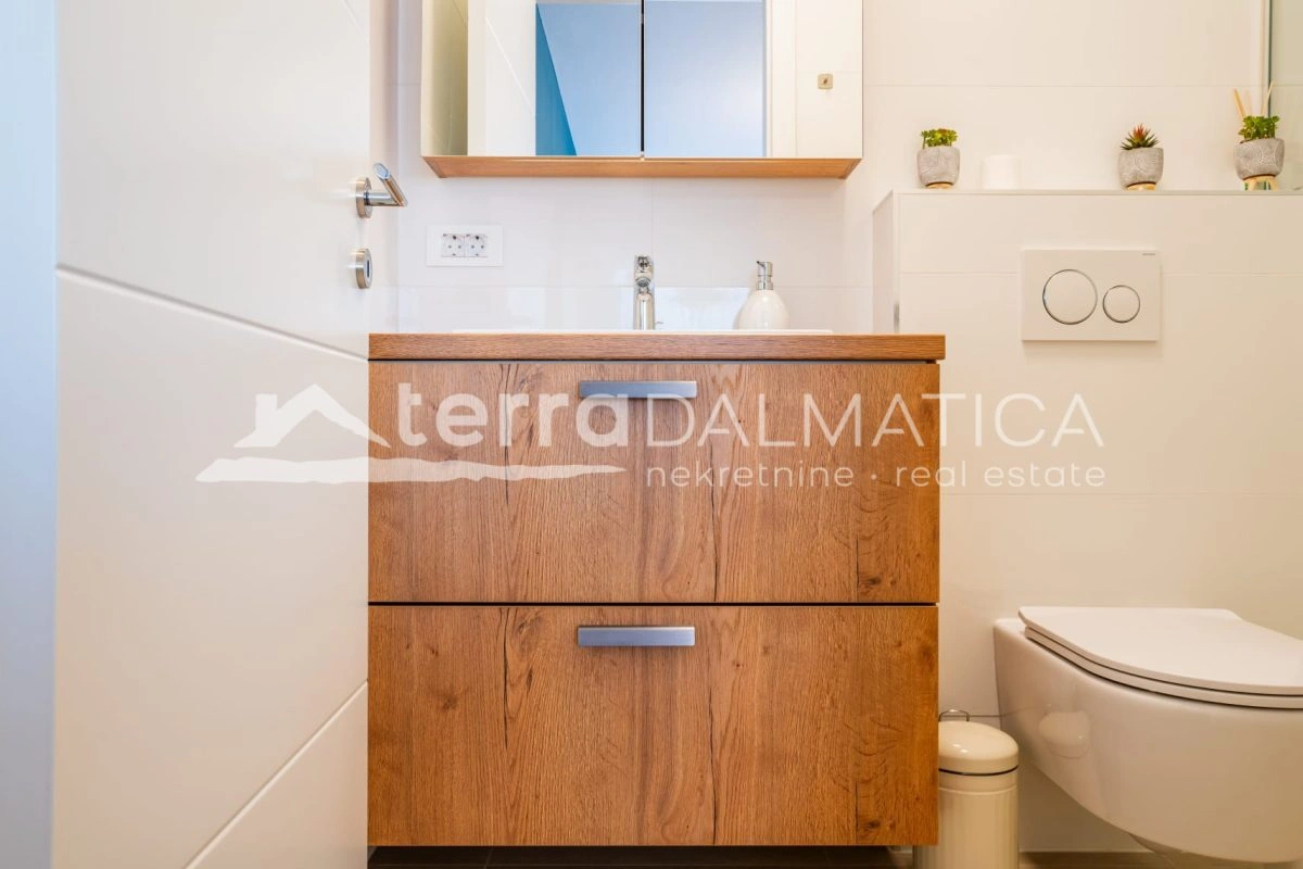 Stan Zadar Branimirova obala s pogledom na more