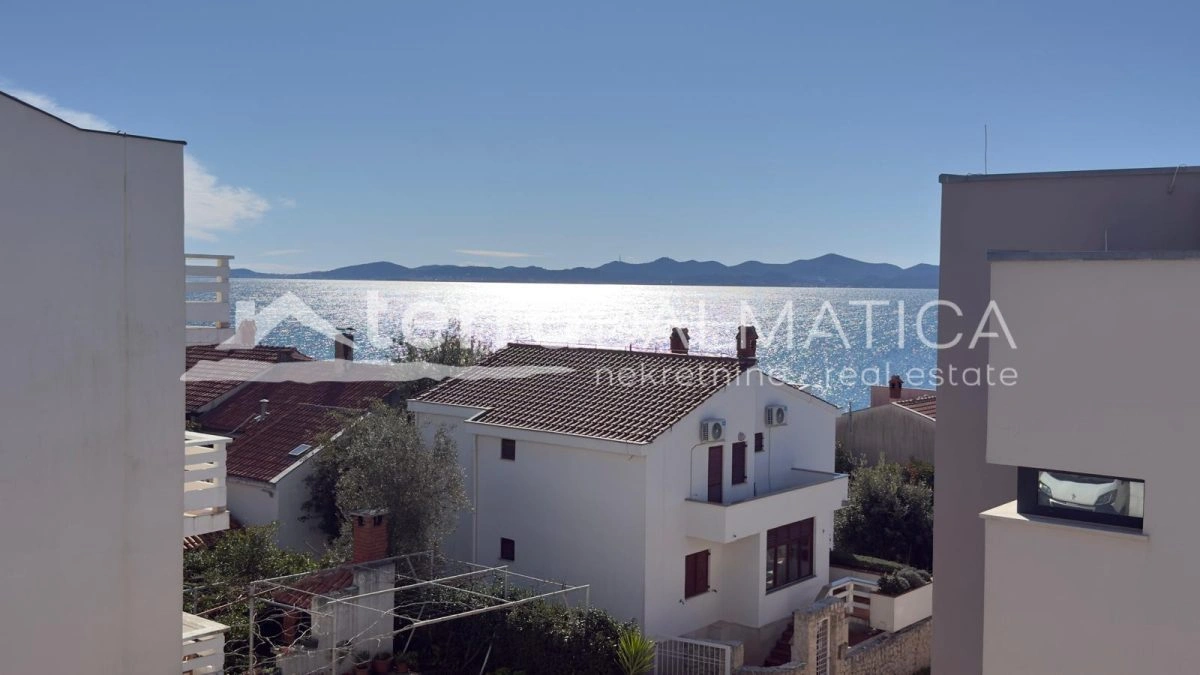 Trosoban stan Kožino novogradnja s pogledom na more