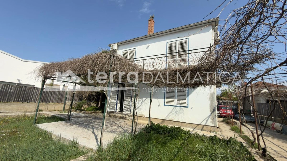 Kuća Brodarica 100 m od mora