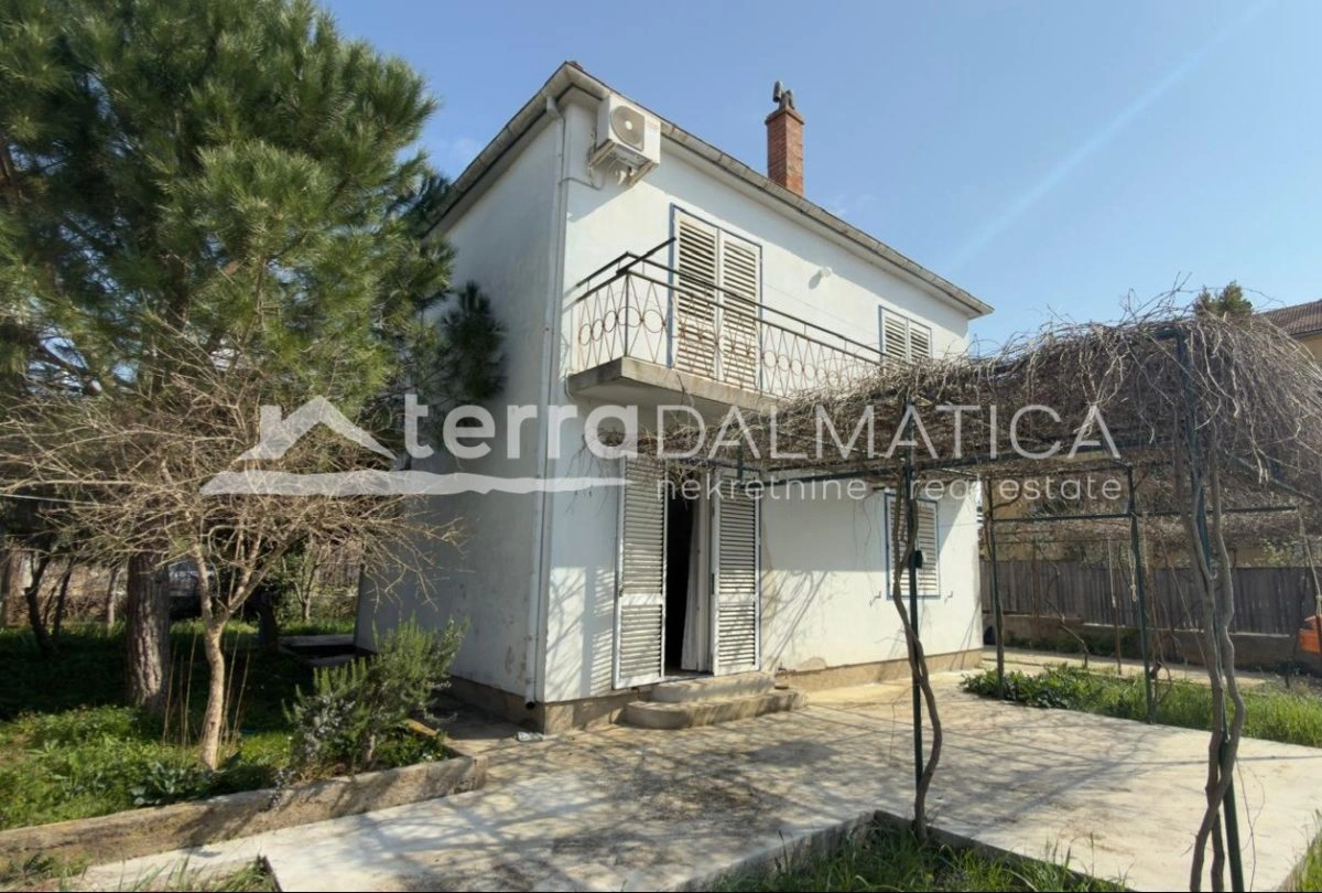 Kuća Brodarica 100 m od mora