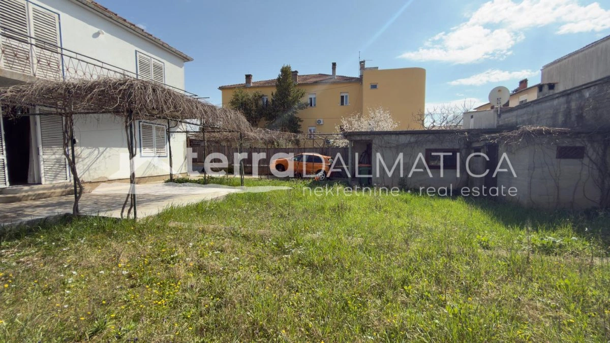 Kuća Brodarica 100 m od mora