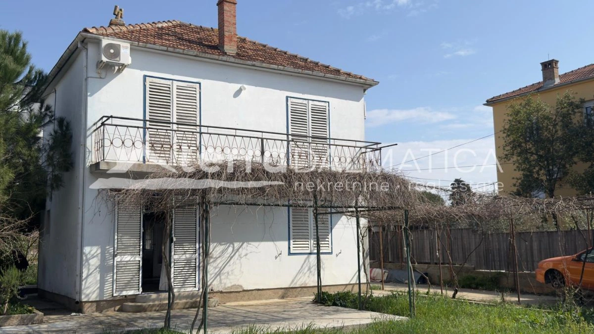 Kuća Brodarica 100 m od mora