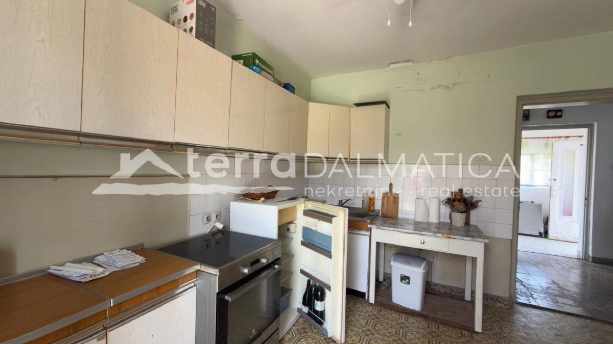 Kuća Brodarica 100 m od mora