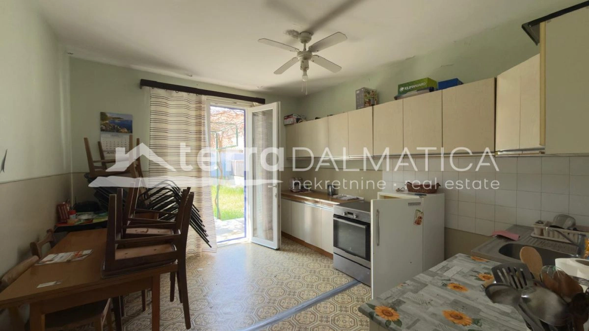 Kuća Brodarica 100 m od mora