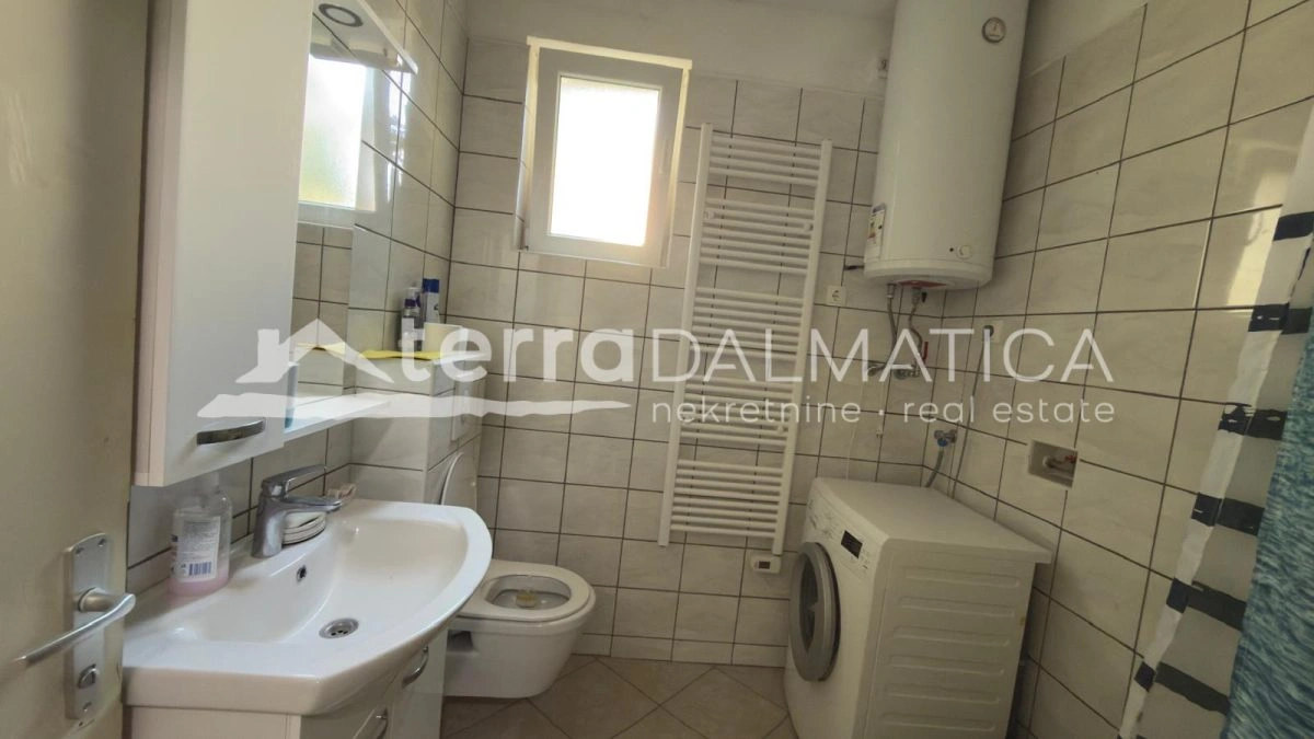 Kuća Brodarica 100 m od mora